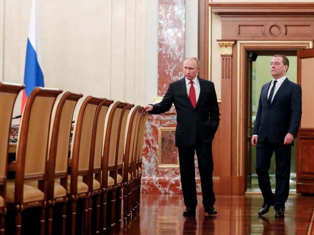 Medwedew will Weg freimachen: Gesamte russische Regierung tritt überraschend zurück