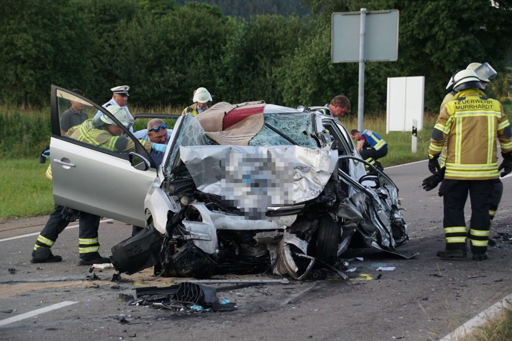 60-Jährige kommt aus unbekannter Ursache mit ihrem Wagen auf die Gegenspur: Murrhardt: Zwei Tote nach Frontalzusammenstoß