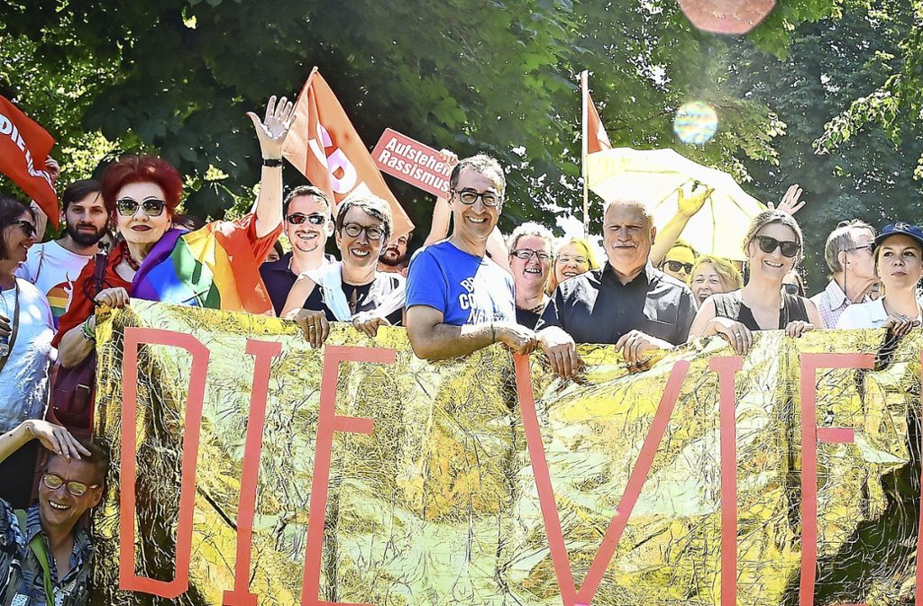 Demonstration in Stuttgart gegen die AfD-Anfrage zu Nationalitäten von Künstlern an den Bühnen des Landes: Protest gegen AfD-Antrag zur Nationalität von Theaterkünstlern