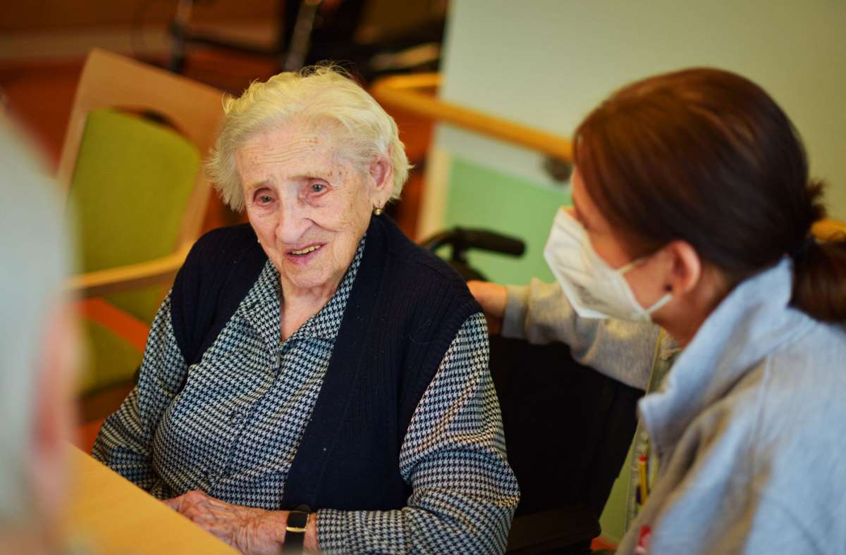 Besuch in einem Stuttgarter Pflegeheim: Der Krieg weckt bei alten Menschen böse Erinnerungen