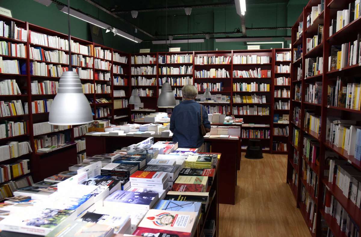 Buchhandel: Immer weniger Menschen kaufen Bücher