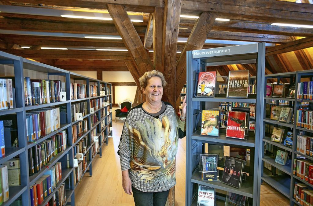Marianne Ruckdeschel bietet in der Bibliothek ein Kulturprogramm: Literatur und Musik in der Bücherei