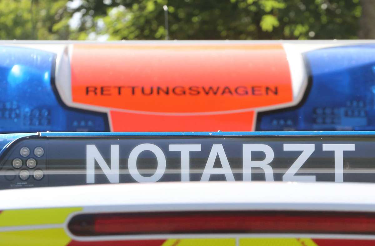Unfall in Plochingen: Lastwagen fährt beim Abbiegen Radler an – schwer verletzt