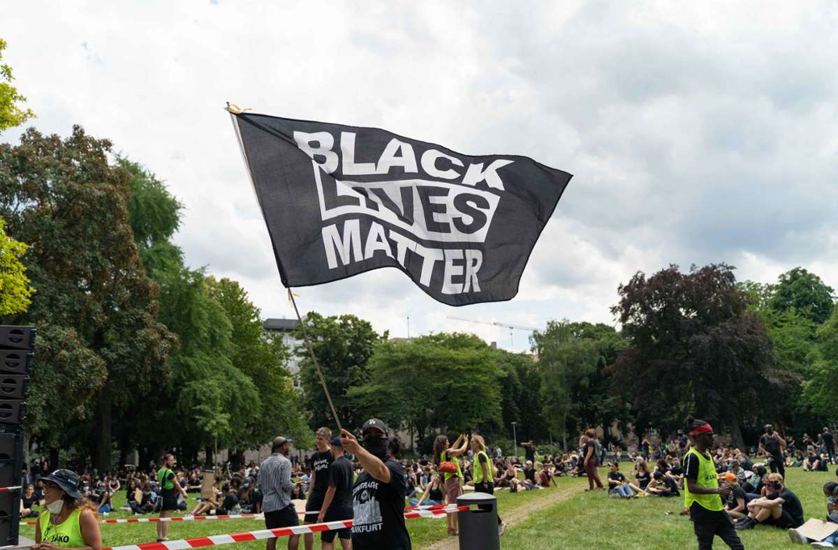 „Black Lives Matter“-Demo in Stuttgart: Teilnehmer protestieren gegen Rassismus