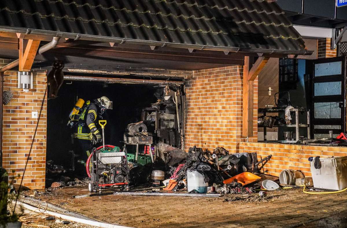 Weshalb das Feuer in der Garage in Brucken ausgebrochen ist, wird derzeit noch ermittelt.