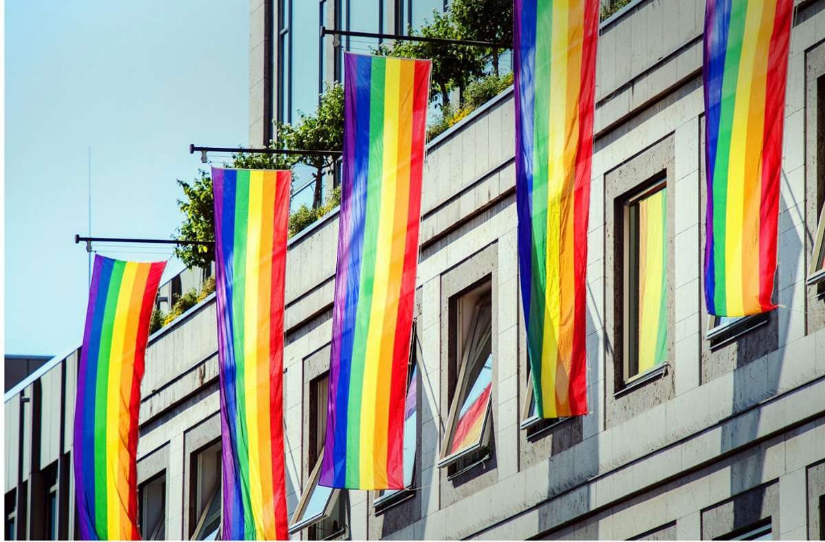 OB Frank  Nopper  in der Kritik: Stadt Stuttgart     besitzt  keine  Fahnen mit Regenbogen