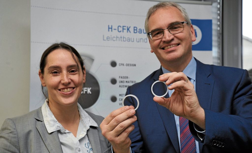 OSTFILDERN:  Hänchen GmbH & Co. KG präsentiert neues Dichtungssystem mit Carbonfasern - Unternehmen erwartet Wettbewerbsvorteile: Mit Hydraulikzylindern auf Erfolgskurs