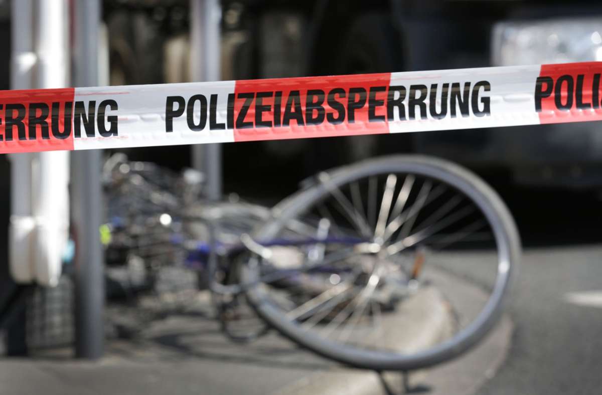 Esslingen: Radfahrer bei Kollision mit Auto leicht verletzt