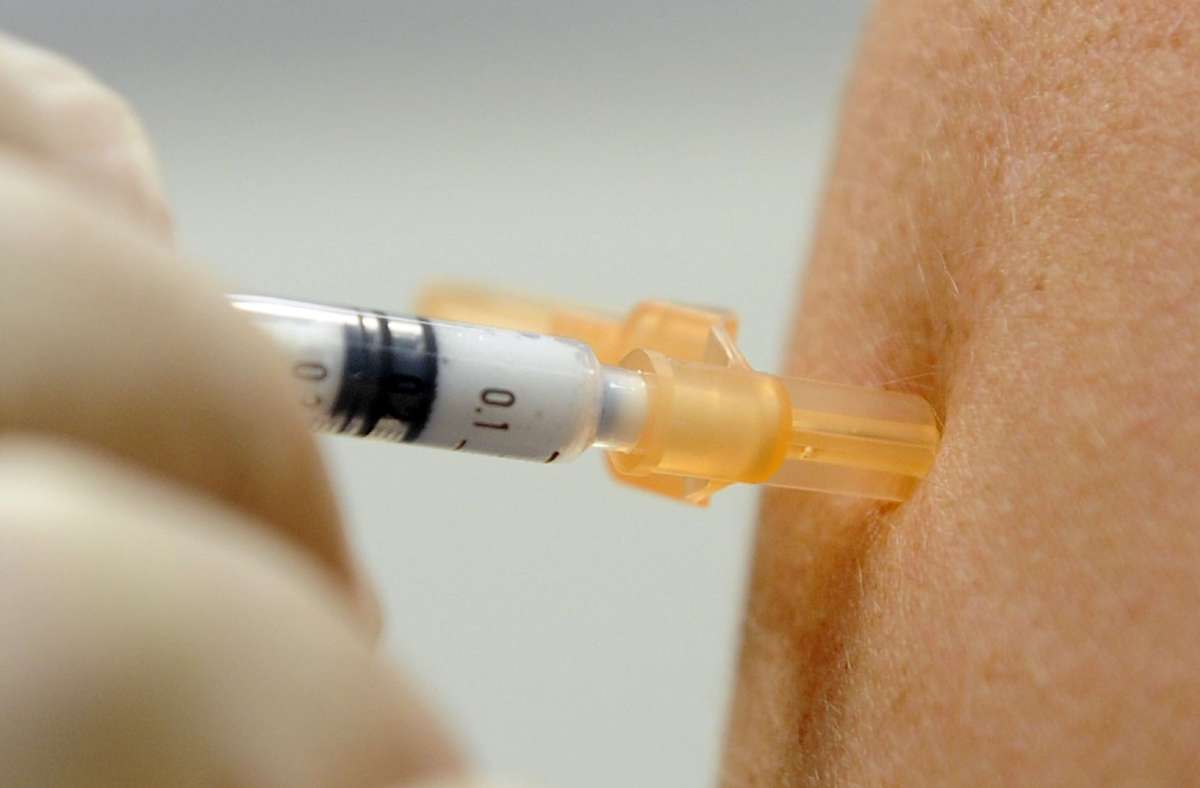 Corona-Infektion: Jens Spahn erwartet zentrale Impfungen in Messehallen