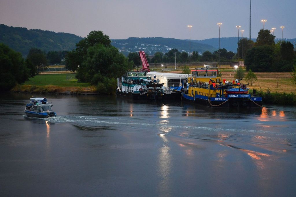 Schiff legt am Mittwochmorgen in Obrigheim ab: Erster Transport von Atommüll auf einem Fluss