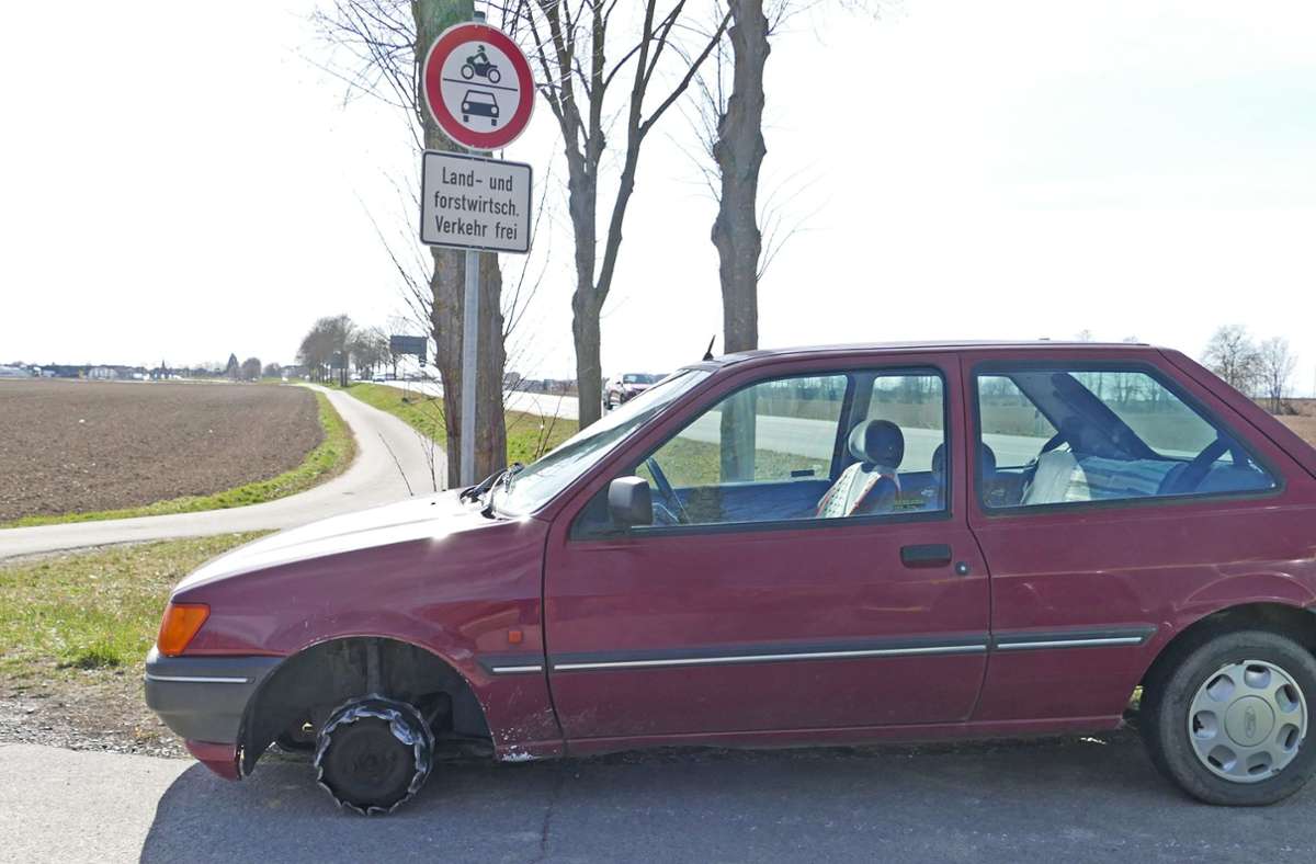 Kurioses aus dem Schwarzwald: Auto mit nur drei Rädern - Polizei zieht Wagen aus dem Verkehr