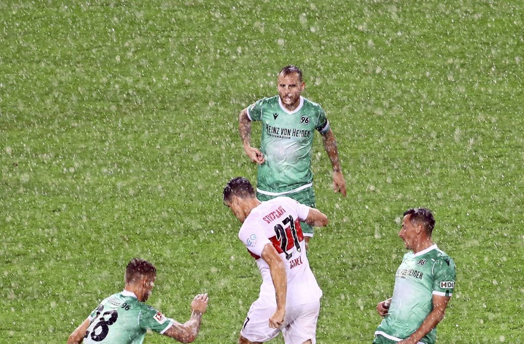 Nach einer schwachen Vorsaison spielt  Mario Gomez befreit auf, denn die Taktik ist nun offensiver ausgerichtet: Gomez´ Lust auf die neue Spielidee des VfB