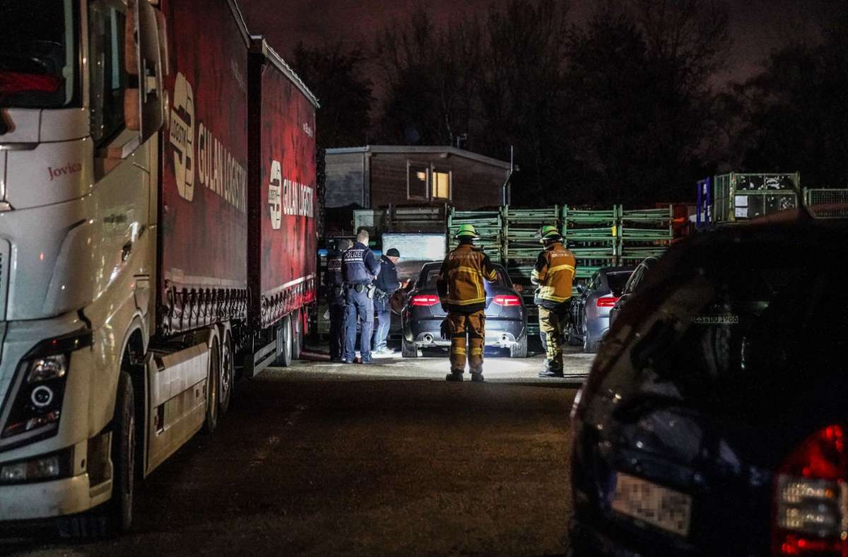 Wendlingen: Polizei findet Fluchtfahrzeug durch Ölspur