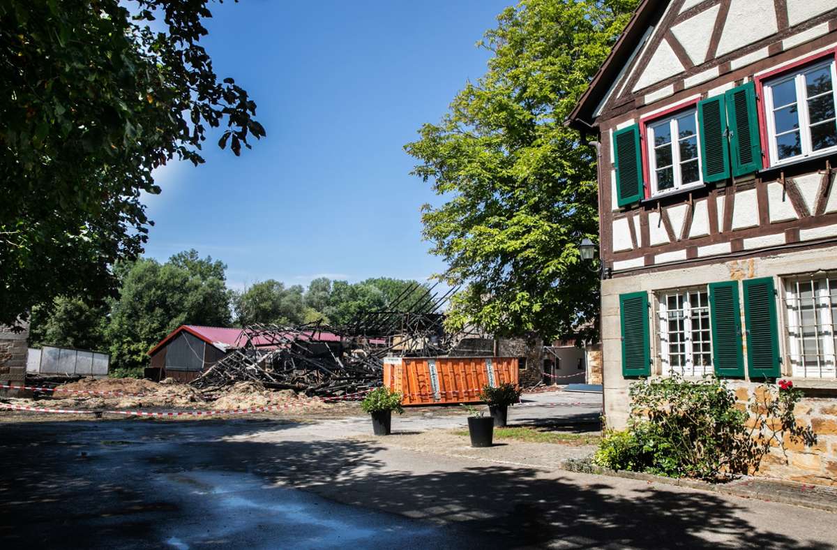 Feuer auf Reiterhof in Wendlingen: Ursache für Großbrand ist weiter ungeklärt