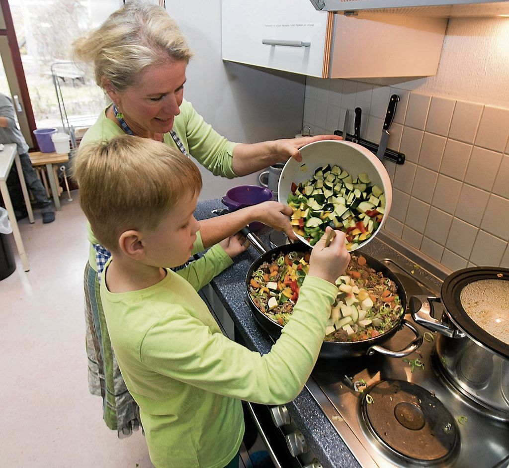 WENDLINGEN/KöNGEN: In der Anne-Frank-Förderschule gehört Kochen zum Unterrichtsprogramm - Die Älteren betreiben einen Kiosk: Küchendienst stärkt das Selbstbewusstsein