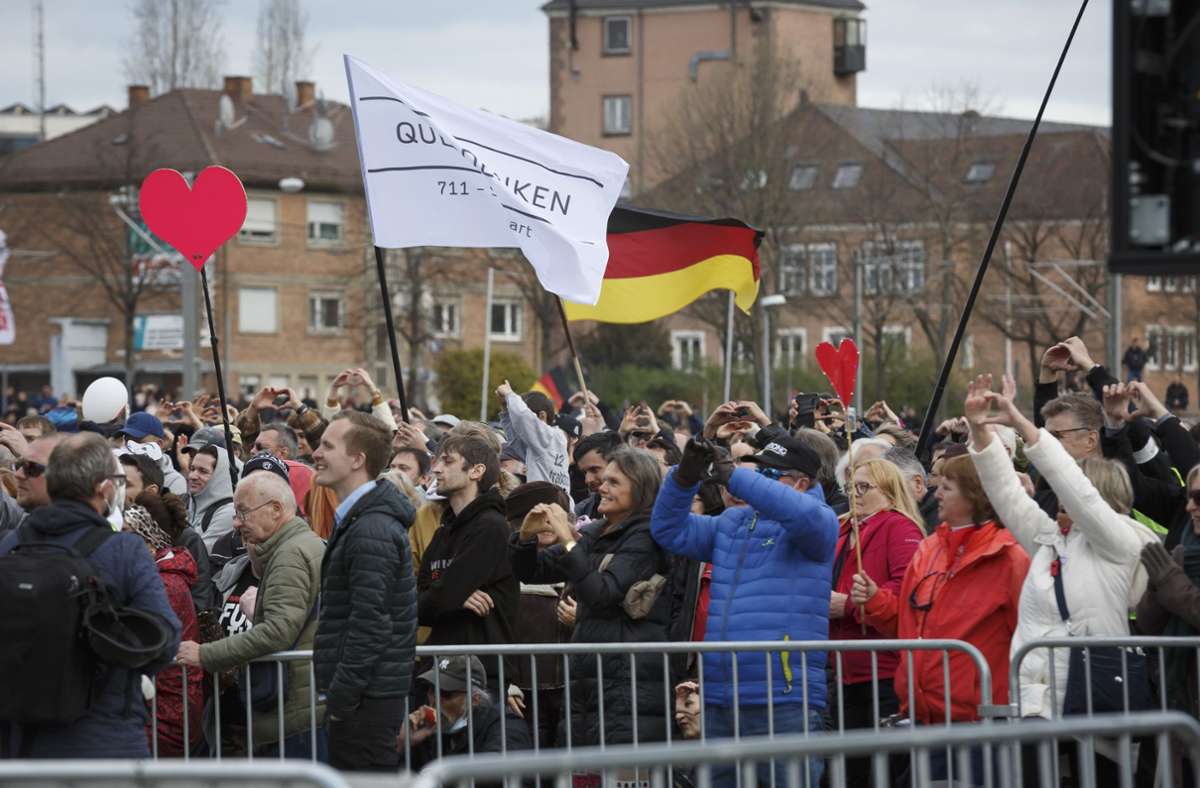 Demoverbot in Stuttgart: Busunternehmer darf nicht auf Schillerplatz demonstrieren