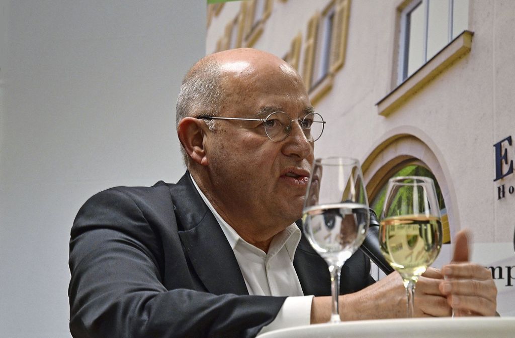 Der promovierte Jurist beschert den Gästen einen vergnüglichen Abend mit Tiefgang: Esslingen: Gregor Gysi beim Talk im Econvent