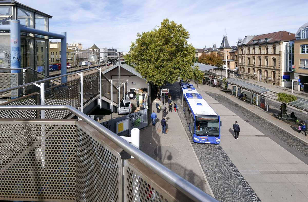 Polizei Ludwigsburg: Leute an Busbahnhof attackiert