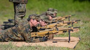 Bundeswehr: Umfrage: Mehrheit will höhere Verteidigungsausgaben