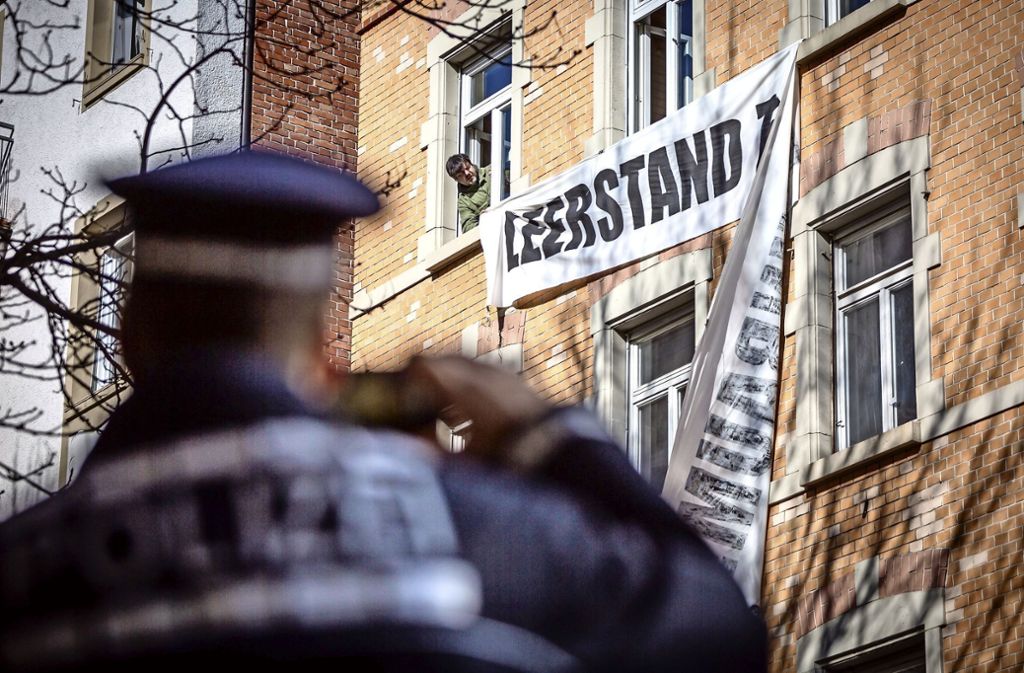 Anzeige wegen Hausfriedensbruch: Polizei räumt besetztes Haus in Stuttgart