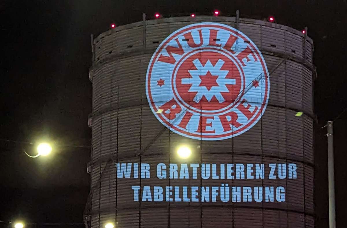 VfB Stuttgart als Tabellenführer gefeiert: Gaskessel wird zur leuchtenden Litfaßsäule
