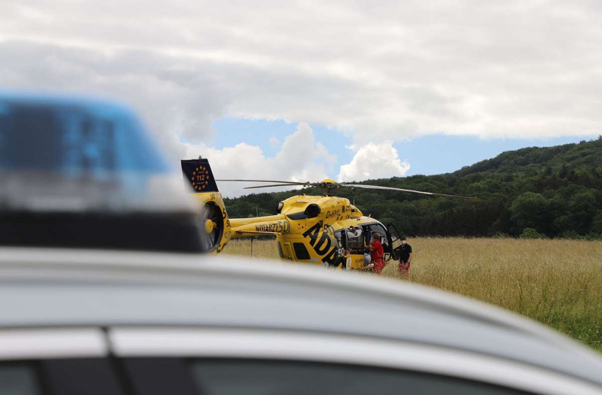 Hubschraubereinsatz bei Bissingen: Radfahrer von Lkw erfasst und schwer verletzt