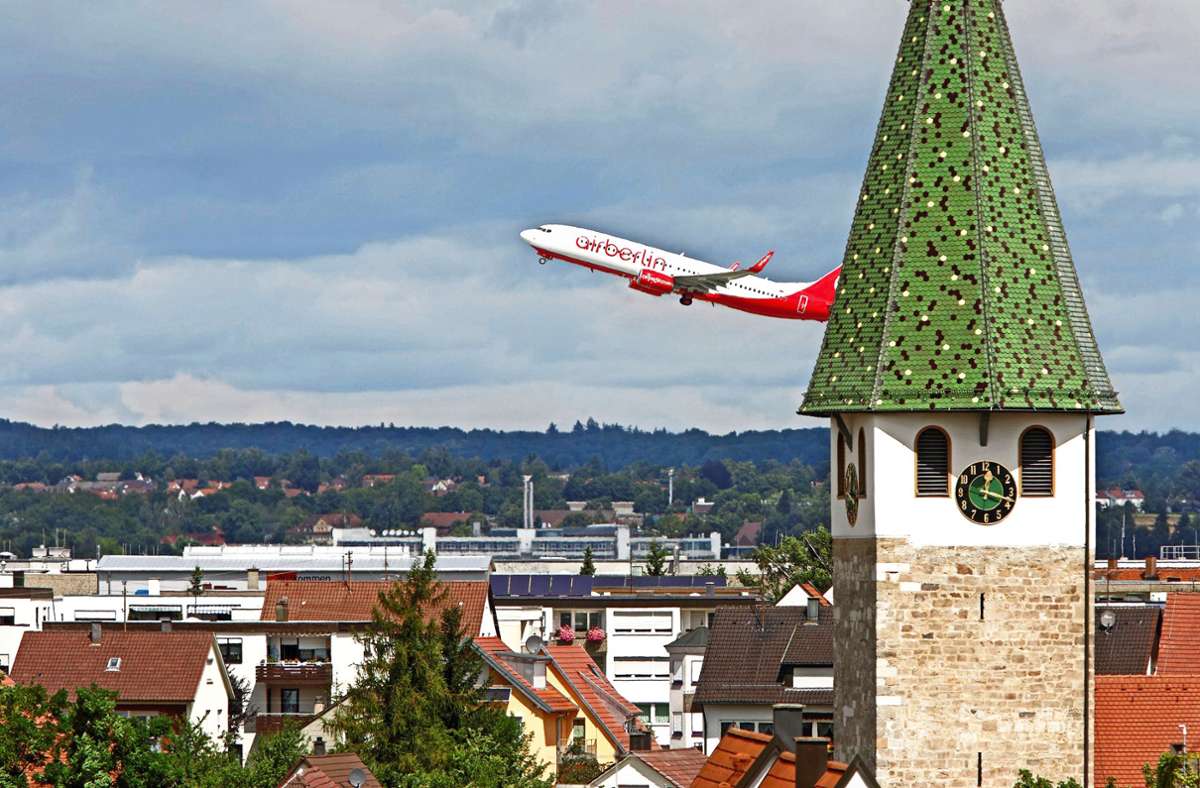 Wohnen rund um Stuttgarter Flughafen: Wie lebt es sich mit ständigem Fluglärm?