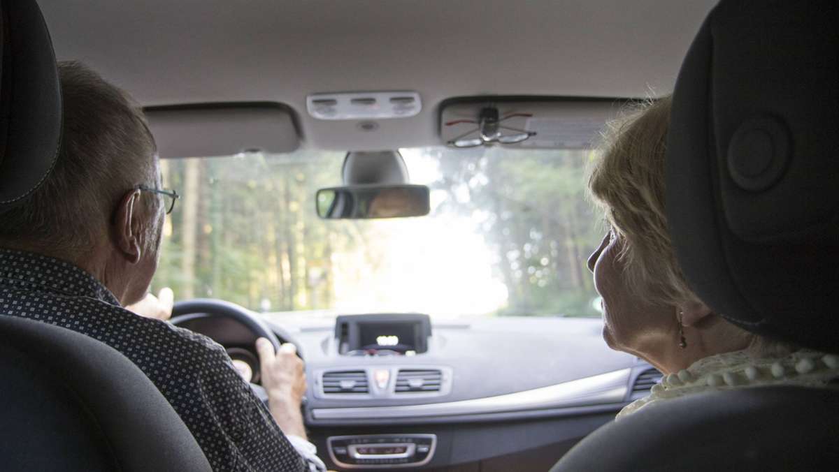 Tipps von einem Verkehrspsychologen: Wie sagt man dem Vater, dass er den Führerschein abgeben soll?