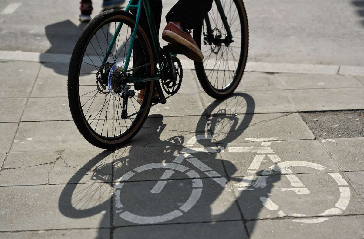 Immer mehr Menschen fahren Rad. Doch der Ausbau der Wege hinkt dieser Entwicklung hinterher. Foto: Lichtgut/Max Kovalenko