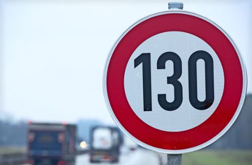 Auf dieses Schild an Autobahnen reagieren nicht nur manche Autofahrer, sondern auch Parteien allergisch. Foto: dpa/Jens Büttner