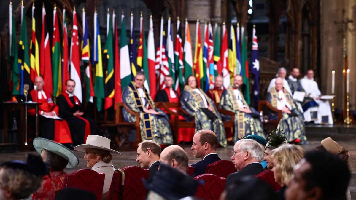 Beim traditionellen Gottesdienst in der Westminster Abbey sind unter anderem Königin Camilla und Prinz William anwesend.