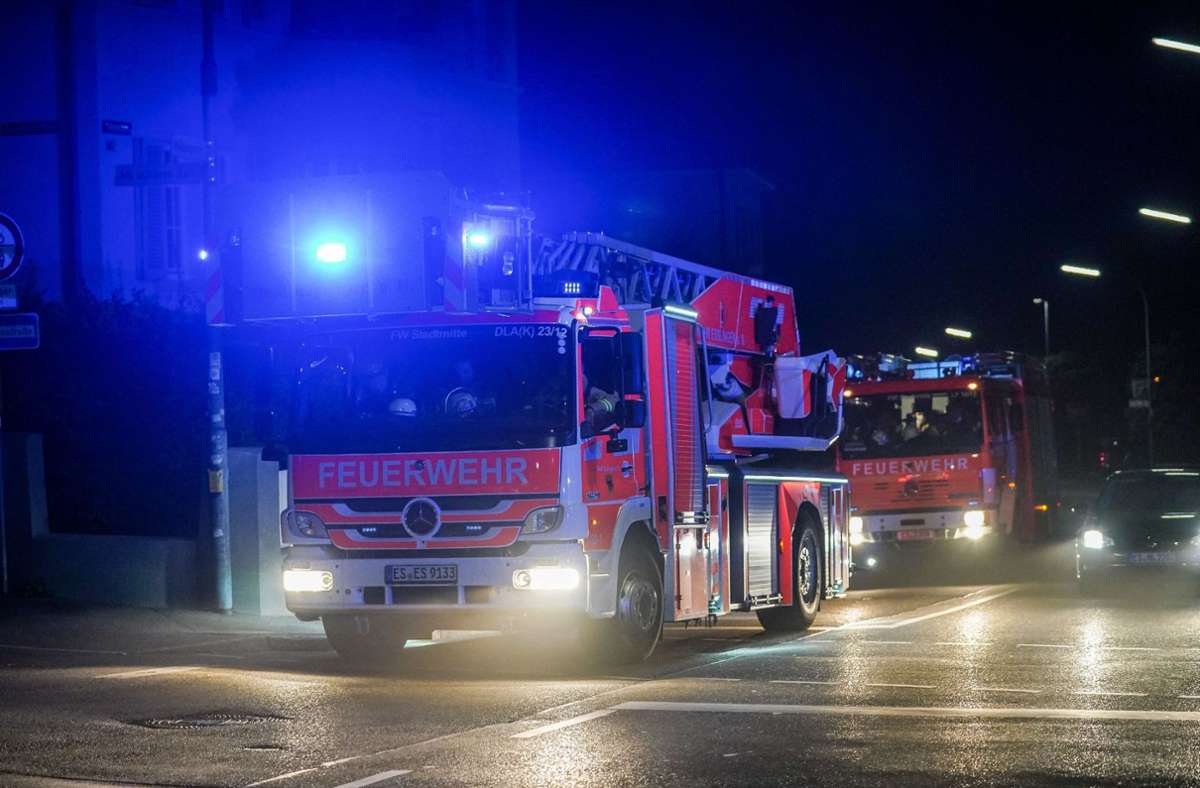 Feuerwehreinsatz in  Esslingen: Brand in Gemeinschaftsküche – vier Jugendliche verletzt
