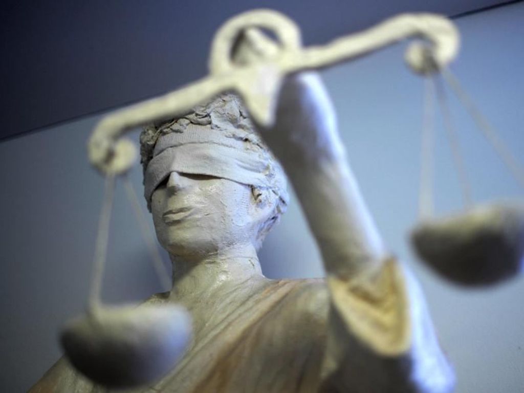 Die Angeklagten schweigen zur brutalen Tat: Ehepaar nach tödlichem Wohnungsraub in Ulm vor Gericht