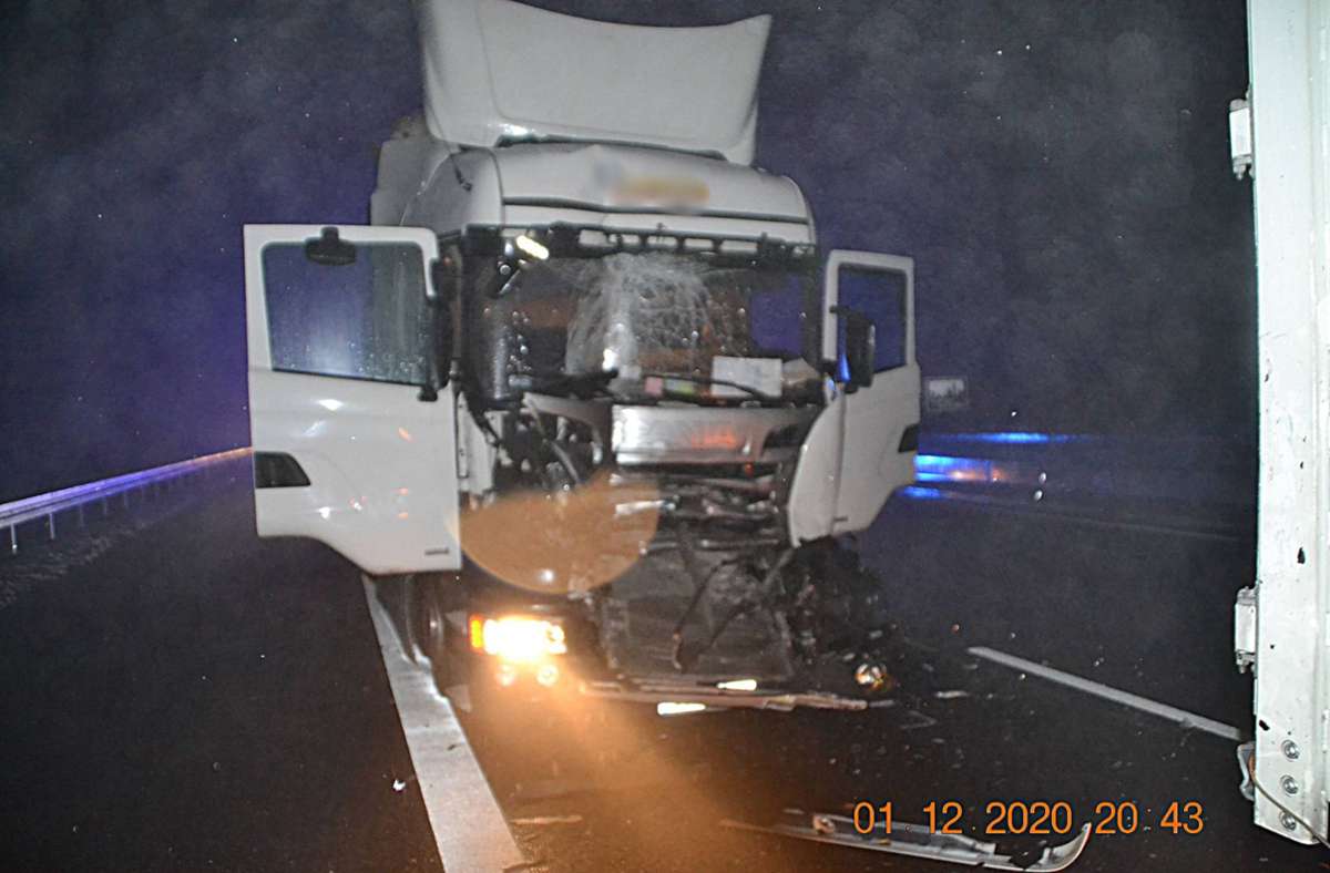 Autobahn 6 bei Heilbronn: Stauende übersehen – Zwei Unfälle mit sechs Fahrzeugen