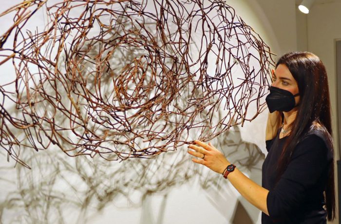 Ausstellung in Plochingen: Wie die Künstlerin Manuela Tirler die zarten Seiten von Stahl entdeckte