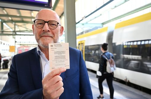 Winfried Hermann glaubt nicht an das 9-Euro-Ticket als dauerhaft Lösung. Foto: dpa/Bernd Weißbrod