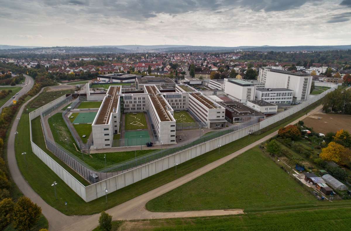 Das Gelände der JVA Stammheim ist riesig – im Vordergrund die vor wenigen Jahren fertig gestellten neuen Hafthäuser.