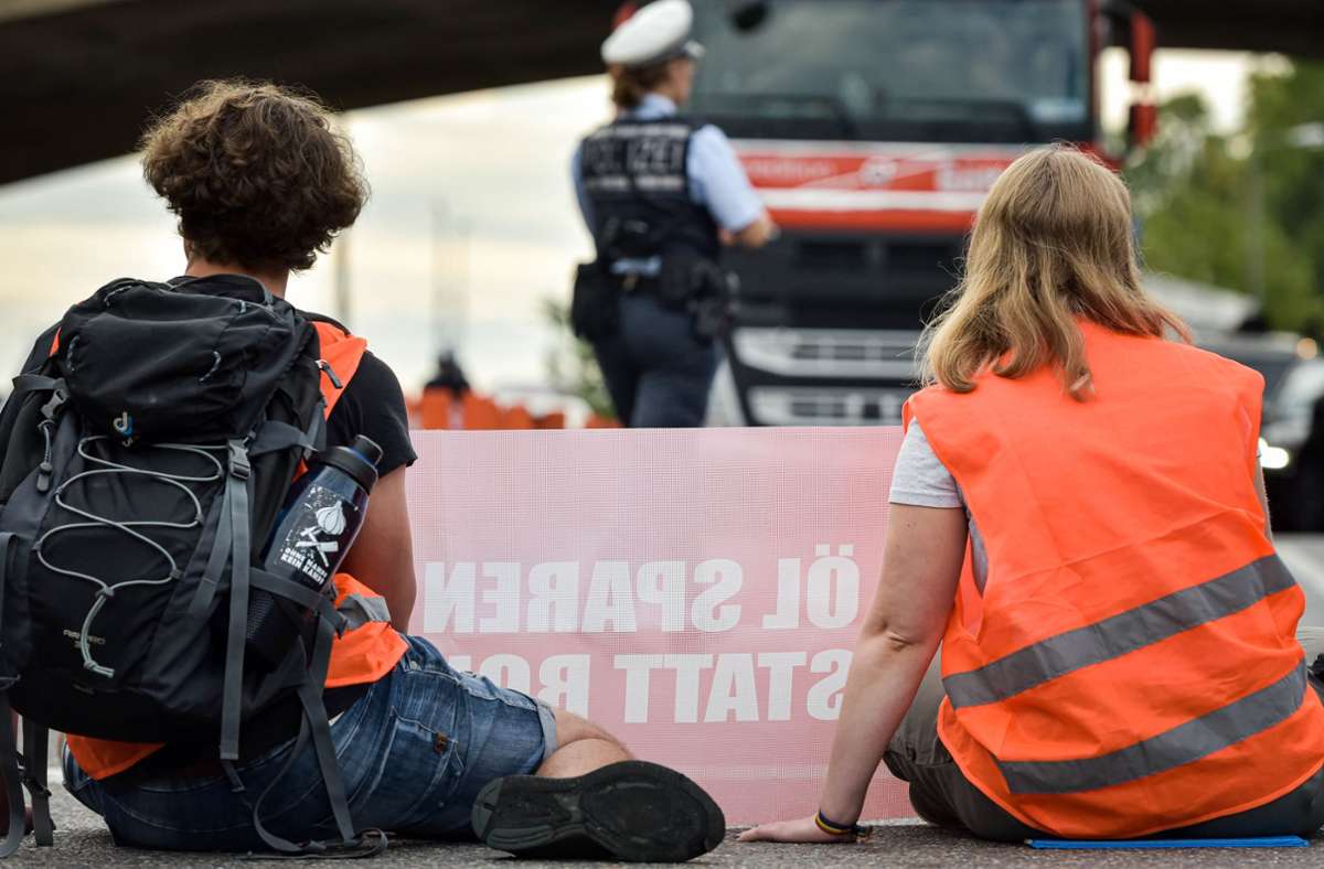 Nach Straßenblockade in Stuttgart: User spenden mehrere Tausend Euro für junge Klima-Aktivistin