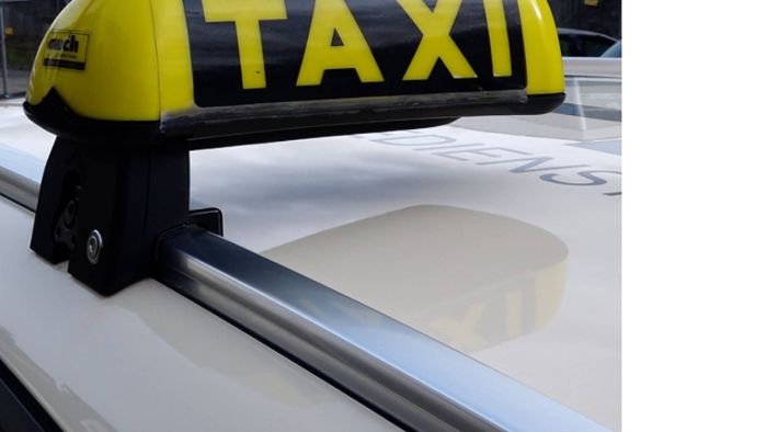 Taxifahrer von Fahrgast angegriffen und schwer verletzt