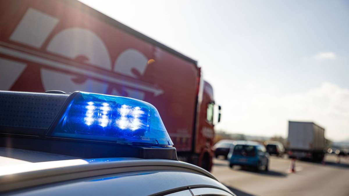 Riesen Chaos auf der A 81 bei Ludwigsburg: Karambolage mit acht Autos: Polizei sucht Zeugen
