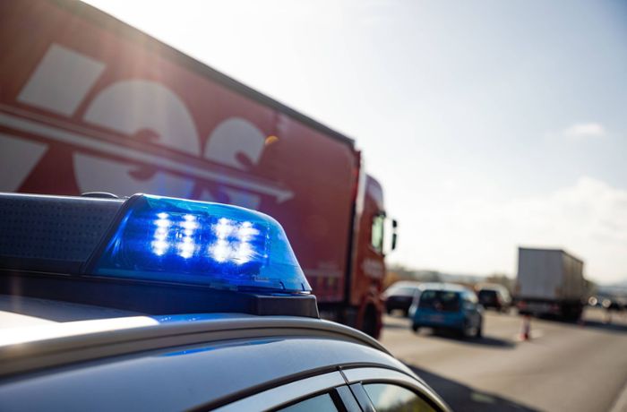Riesen Chaos auf der A 81 bei Ludwigsburg: Karambolage mit acht Autos: Polizei sucht Zeugen