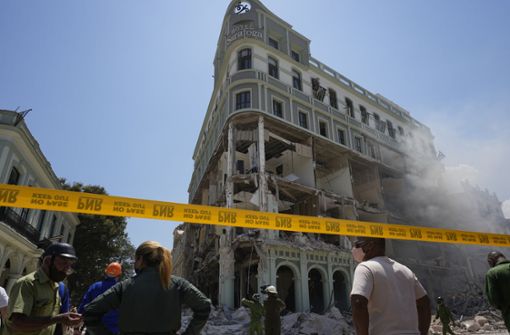 Das Hotel ist durch die Explosion schwer beschädigt worden. Foto: dpa/Ramon Espinosa