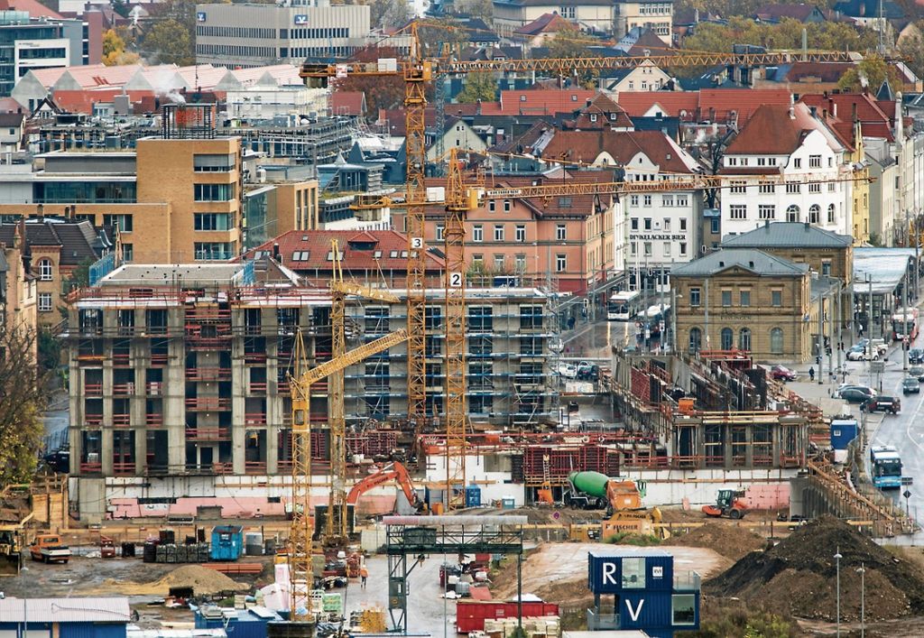 ESSLINGEN: Bei der Generaldebatte über den Doppelhaushalt 2018/2019 mahnen die Stadträte trotz gutem Ergebnis zur Sparsamkeit: Fokus auf mehr Wohnungen