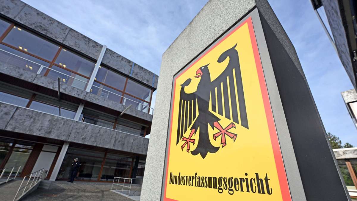 Bundesverfassungsgericht in Karlsruhe: Mann schießt in Richtung Polizeistreife