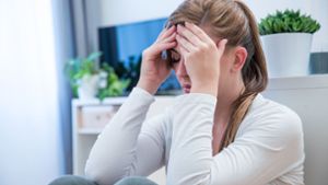 So viel häufiger leiden Frauen unter Migräne