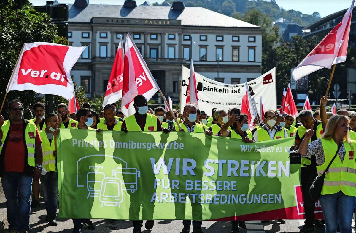 Kundgebung in Stuttgart: Busfahrer demonstrieren  – Streit um Pausenzeit