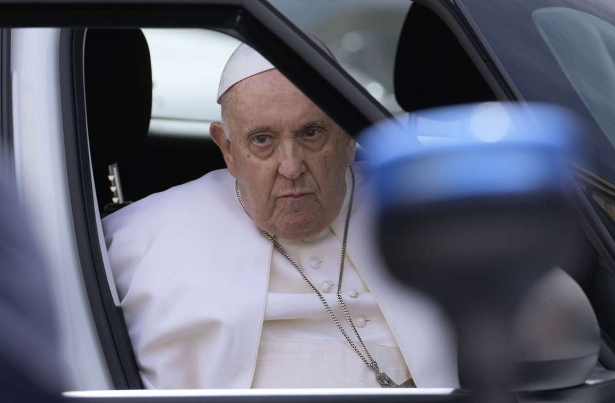 Franziskus: Papst erholt sich von OP – erstmals kein öffentliches Sonntagsgebet