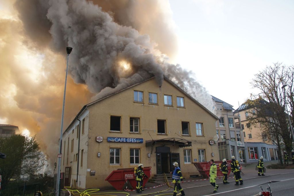 16.04.2019 Fünf Verletzte und mehrere hunderttausend Euro Schaden bei Brand in Schorndorf.