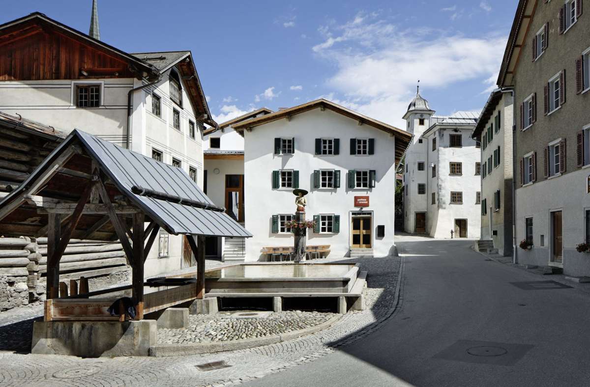 Gasthaus am Brunnen, Valendas, Schweiz, 2014. Architektur: Gion A. Caminada.