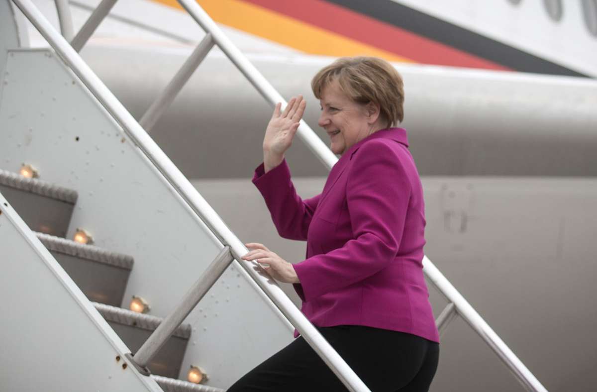 Zum 508. Mal befindet sich Angela Merkel als Kanzlerin auf Auslandsreise – im Regierungsflieger erlebt man sie auch einmal ungeschminkt.